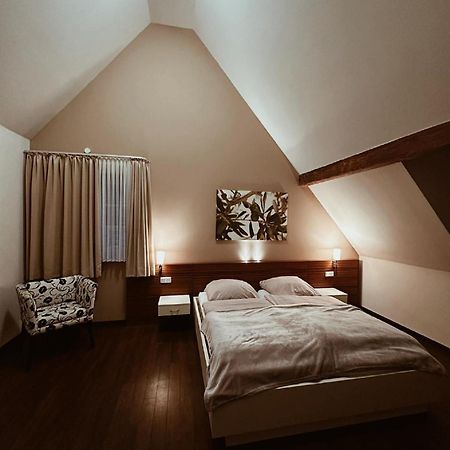 Gasthaus Lindenhof Hotel Much Ngoại thất bức ảnh