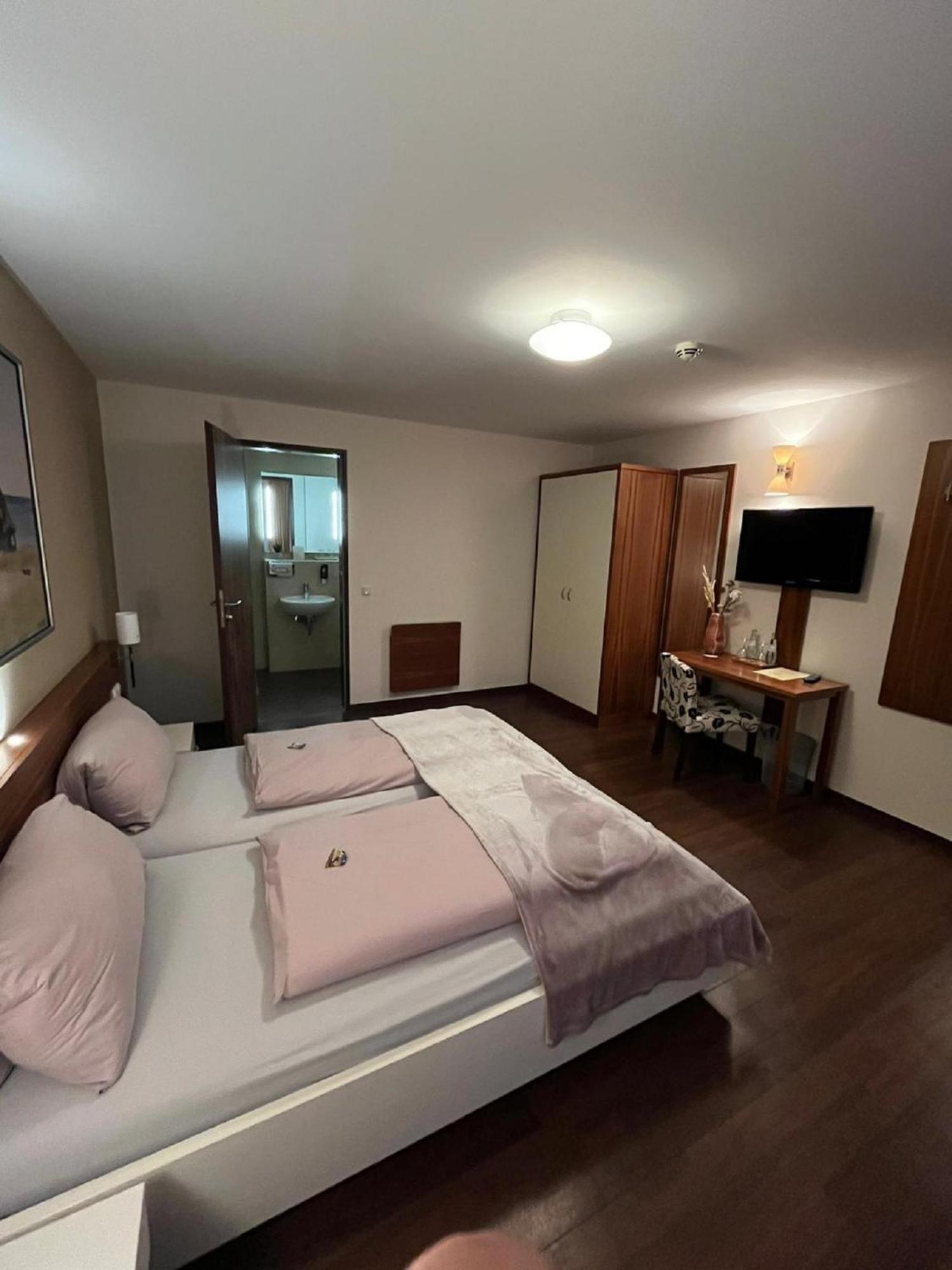 Gasthaus Lindenhof Hotel Much Ngoại thất bức ảnh