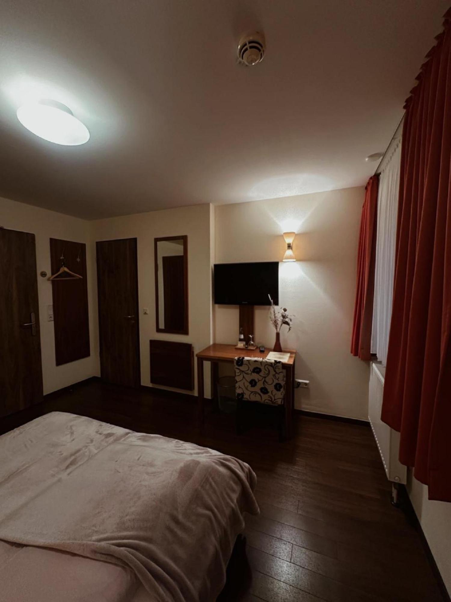 Gasthaus Lindenhof Hotel Much Ngoại thất bức ảnh