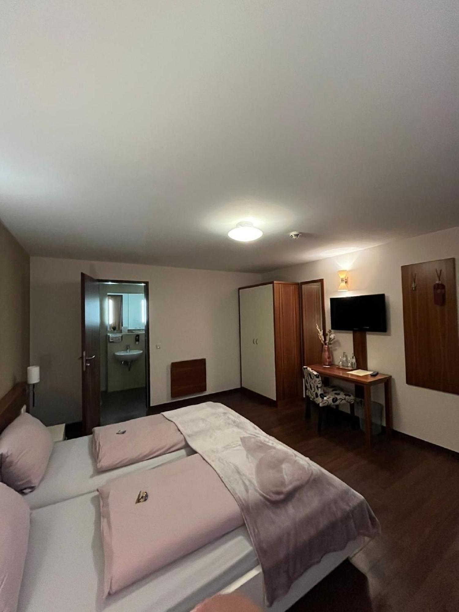 Gasthaus Lindenhof Hotel Much Ngoại thất bức ảnh