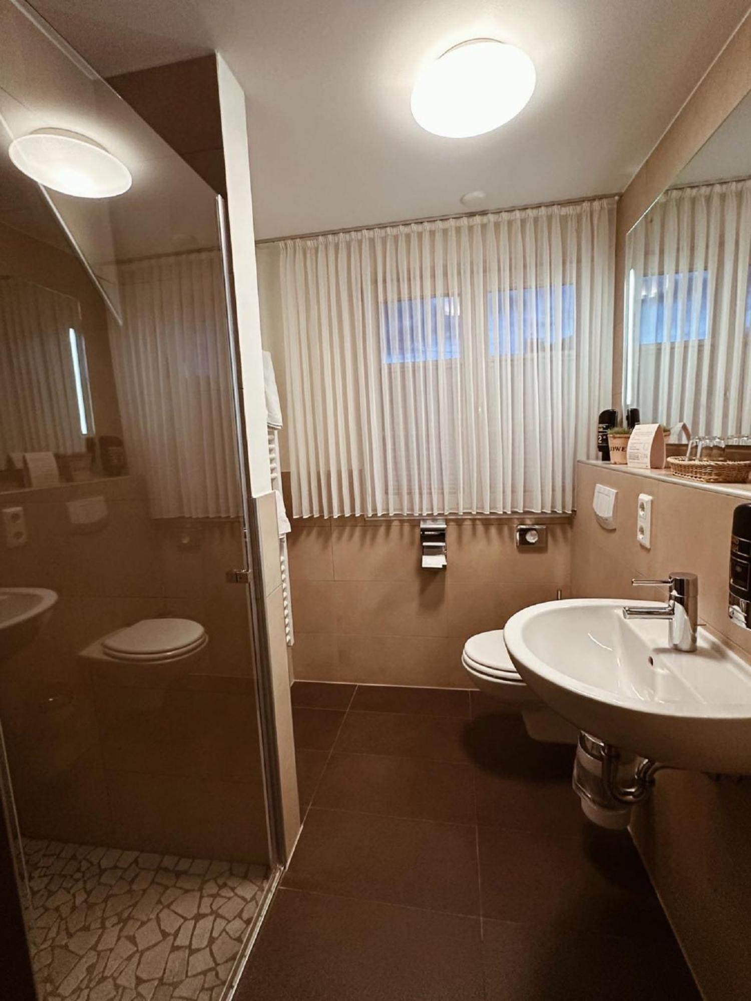 Gasthaus Lindenhof Hotel Much Ngoại thất bức ảnh