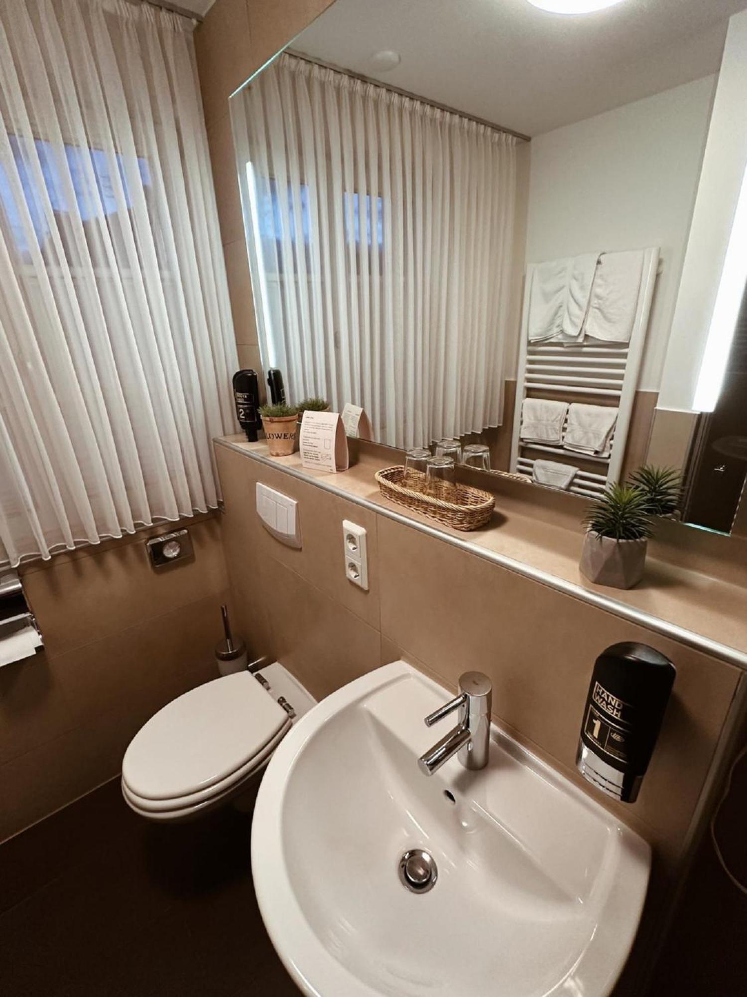 Gasthaus Lindenhof Hotel Much Ngoại thất bức ảnh